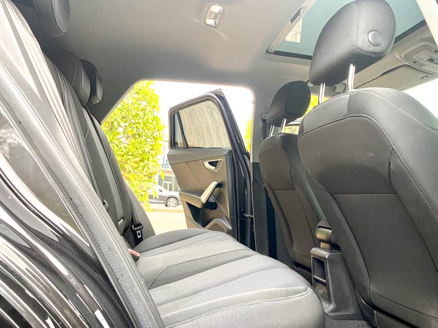 Audi Q2L 2021 صورة سيارة #13