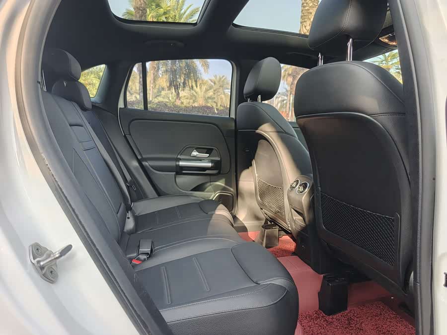 Mercedes-Benz GLA Class 2020 car image #13