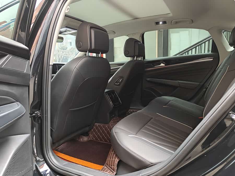 Volkswagen Passat 2024 صورة سيارة #13