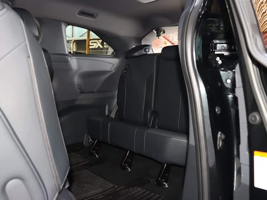 Toyota Granvia 2025 car image #13