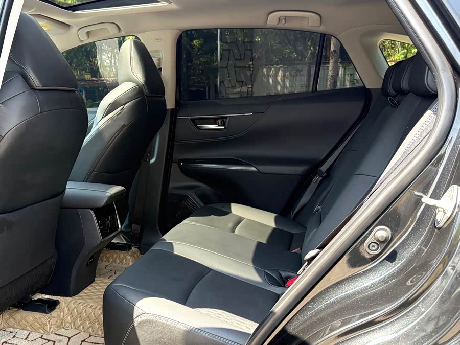 Toyota Venza 2023 car image #13