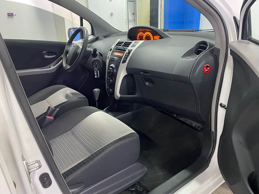 Yaris 2012 immagine di auto #13