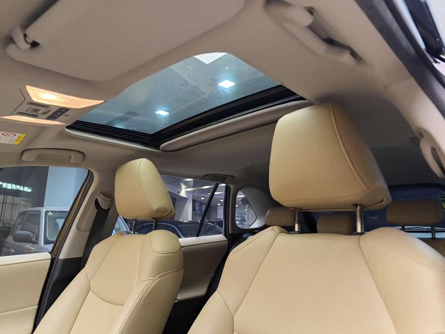 Toyota RAV4 2020 car image #13