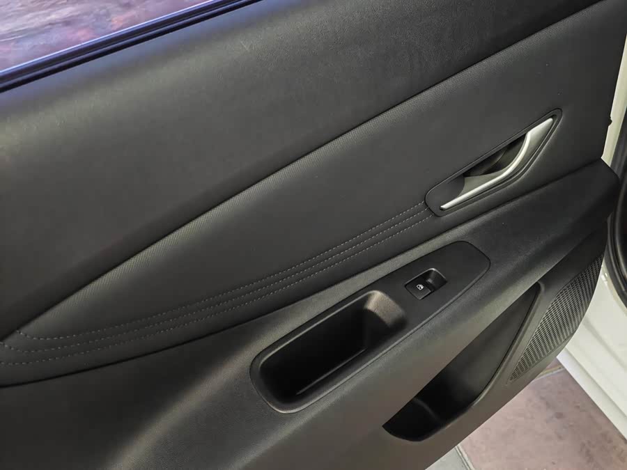 Hyundai Elantra 2023 immagine di auto #13