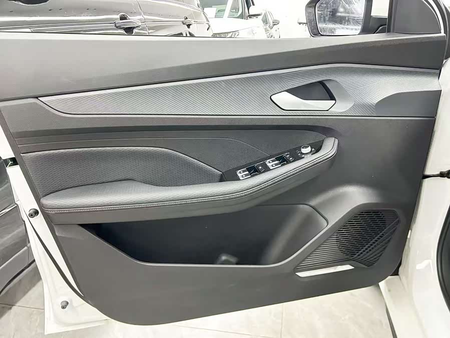 GEELY Binray 2026 car image #13