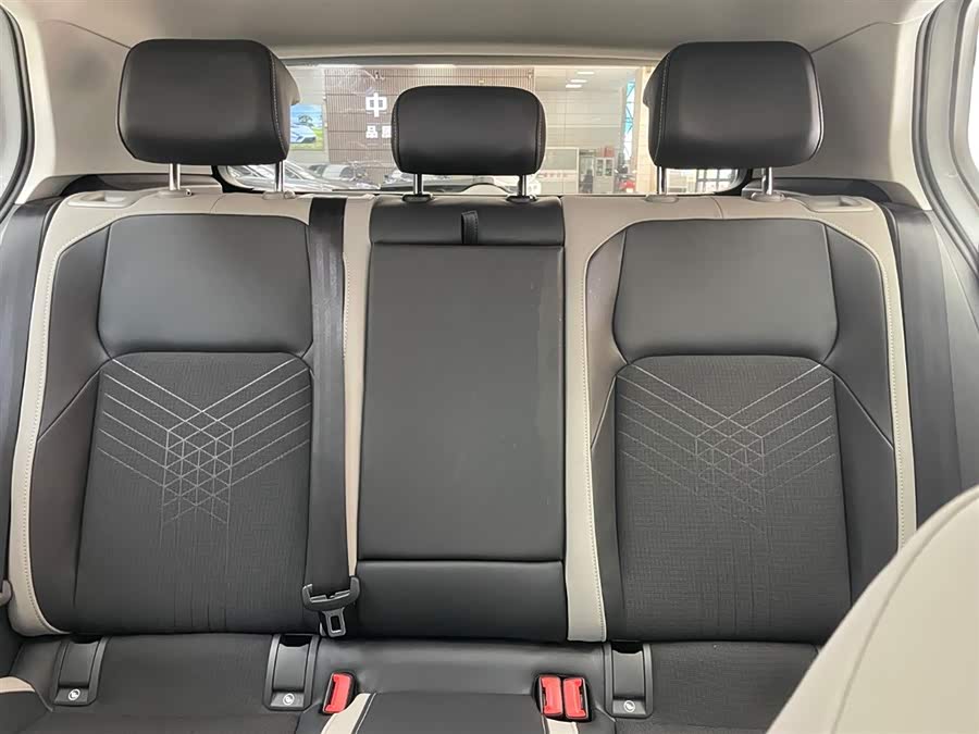 Volkswagen Golf 2023 car image #13