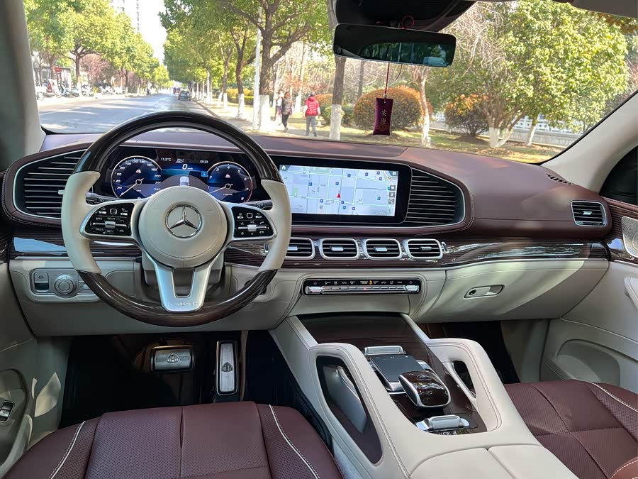 Mercedes-Benz Maybach GLS 2023 car image #13