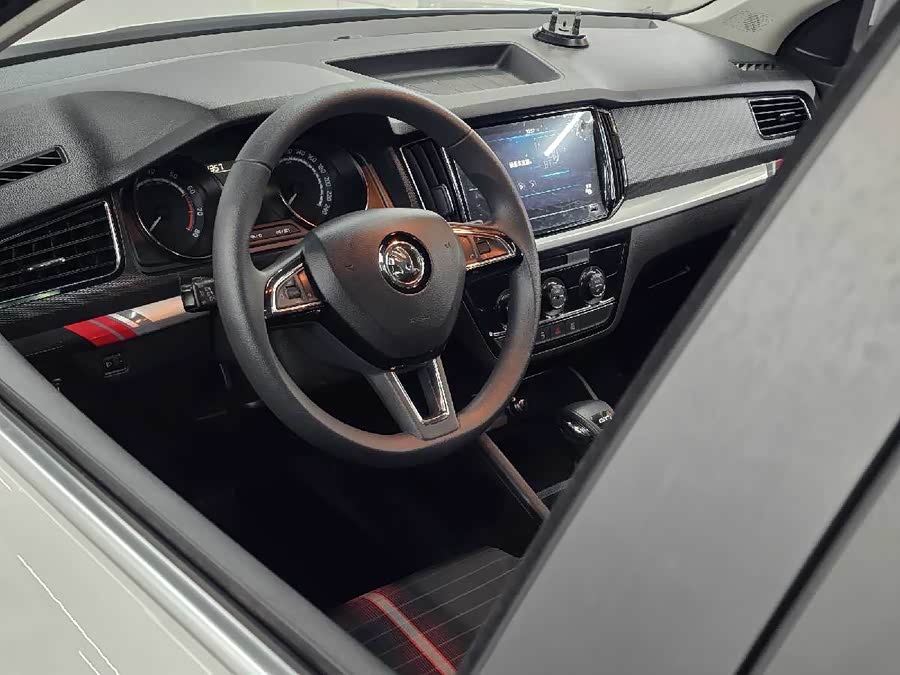 Skoda Kamiq 2019 #13 Skoda Kamiq 2019 car image #13