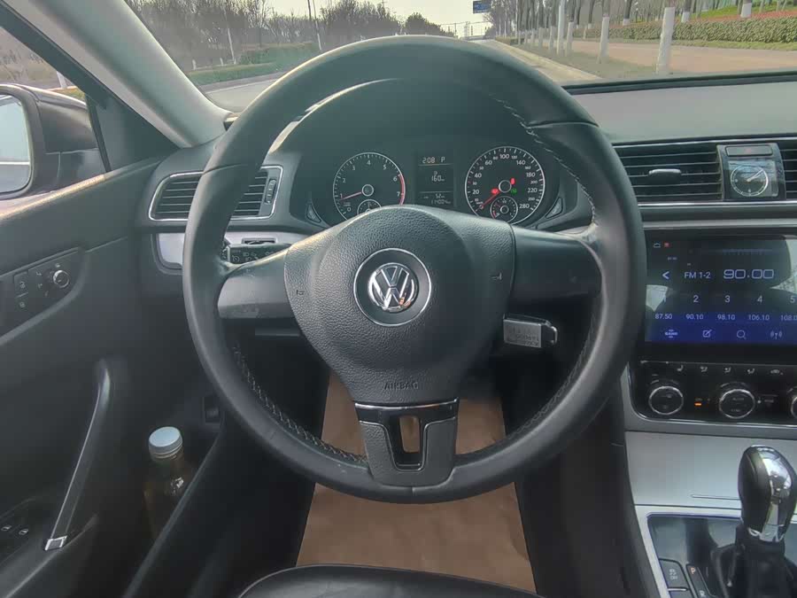 Volkswagen Passat 2013 car image #13