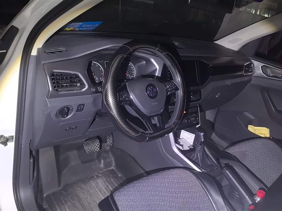 Volkswagen T-Cross 2019 #13 Volkswagen T-Cross 2019 car image #13