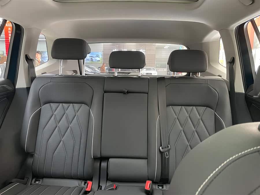 Volkswagen Tiguan L 2022 car image #13