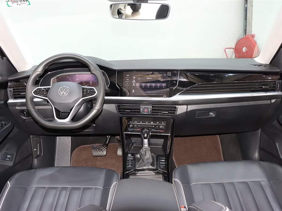 Volkswagen Passat 2023 car image #13