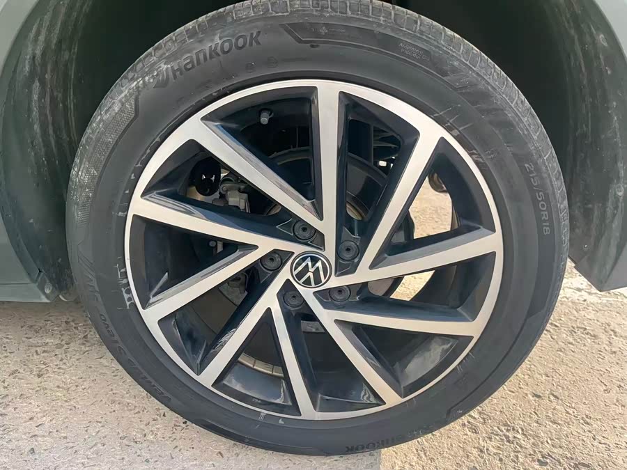Volkswagen T-Roc 2023 car image #13