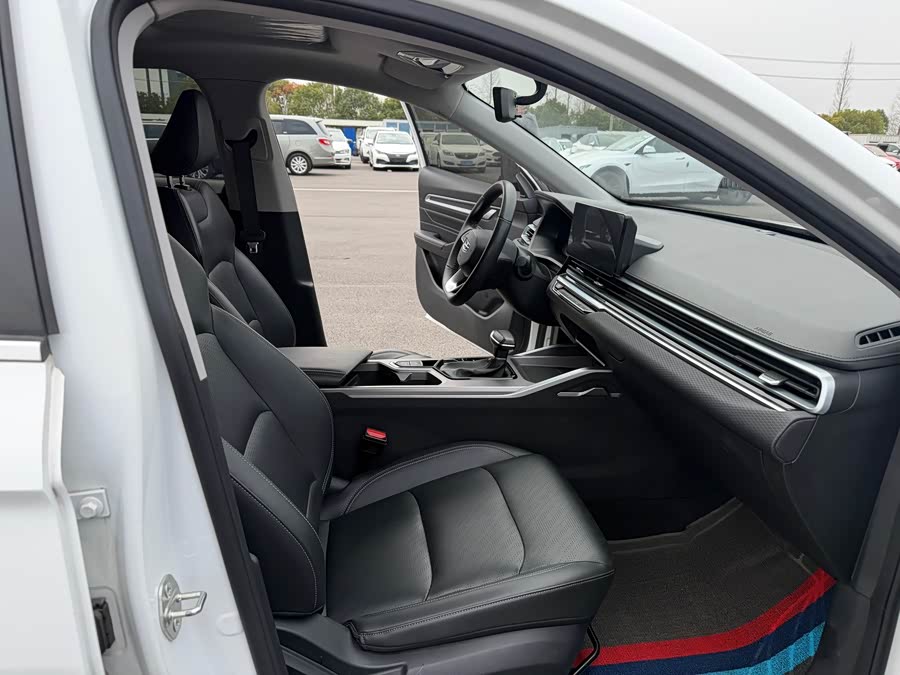 GEELY Emgrand 2021 car image #13