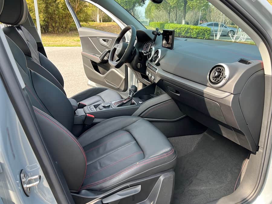 Audi Q2L 2023 صورة سيارة #13