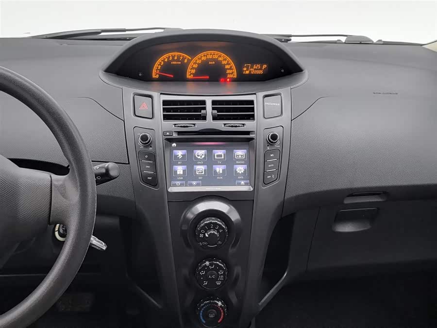 Toyota Yaris 2011 car image #13