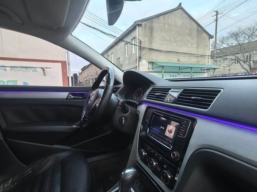 Volkswagen Passat 2011 изображение автомобиля #13