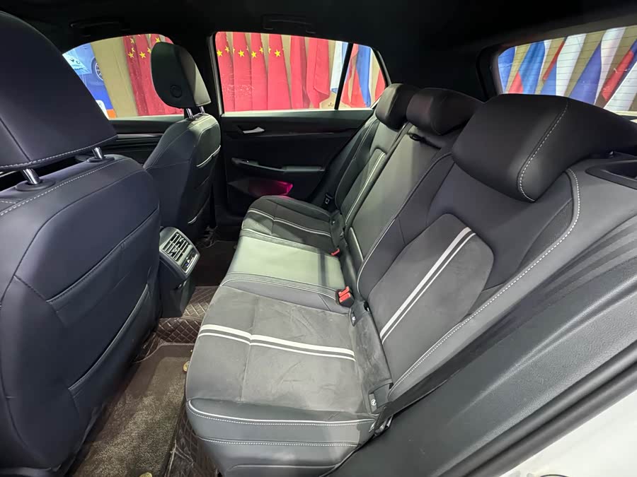 Volkswagen Golf 2022 car image #13