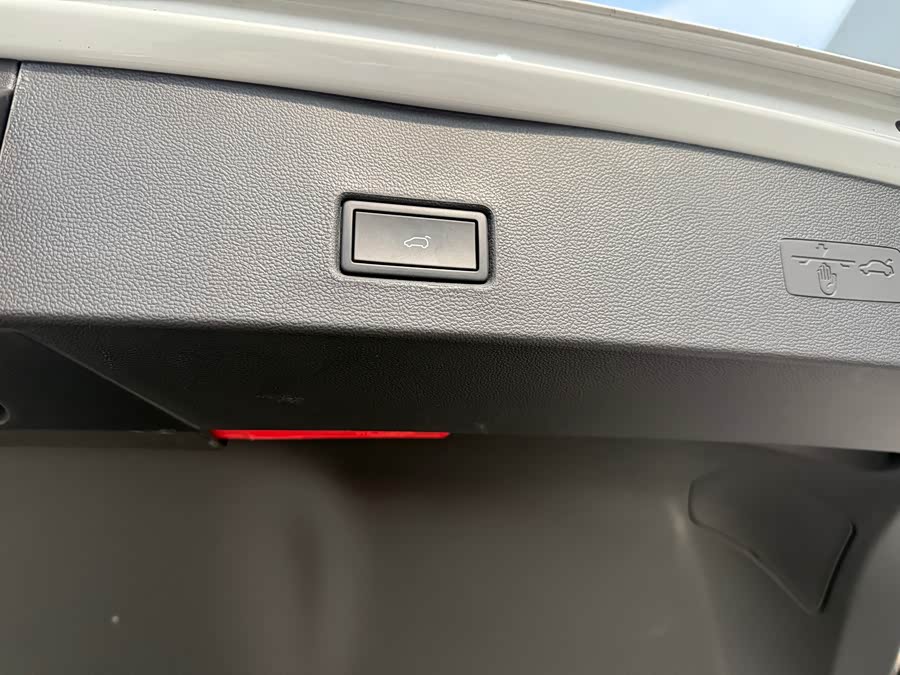 Volkswagen T-Roc 2022 car image #13