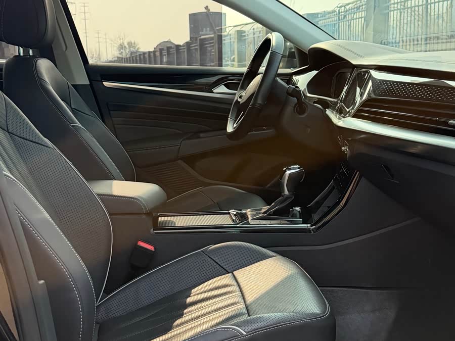 Volkswagen Passat 2023 صورة سيارة #13