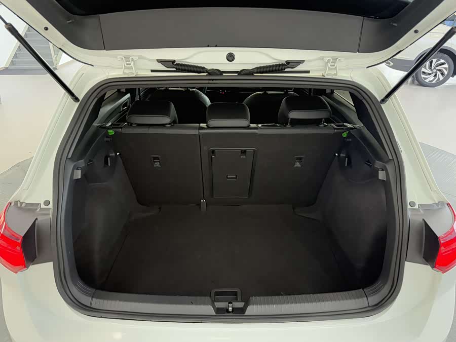 Volkswagen Golf 2022 car image #13