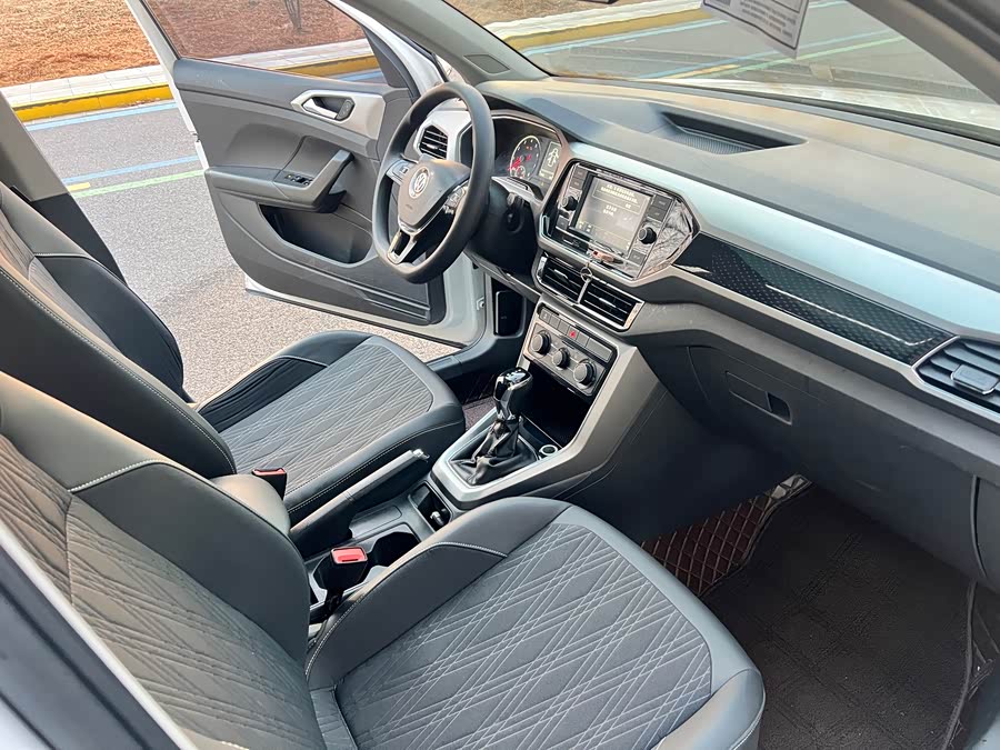 Volkswagen T-Cross 2021 #13 Volkswagen T-Cross 2021 car image #13