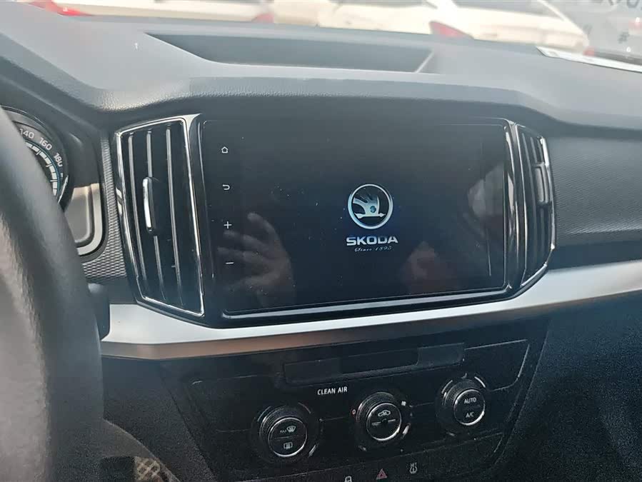 Skoda Kamiq 2023 imagen de coche #13