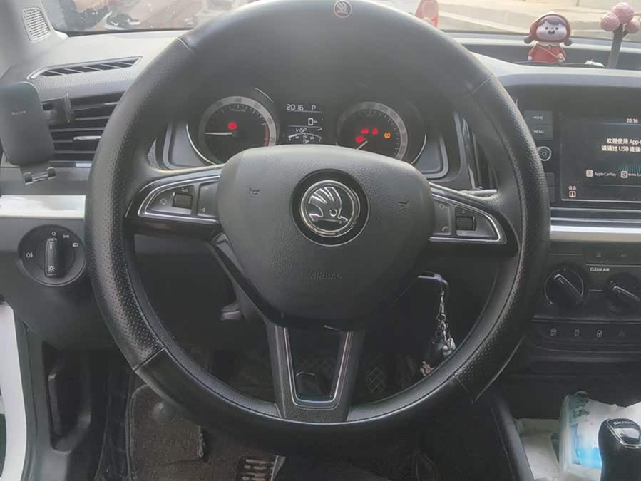 Skoda Kamiq 2019 imagen de coche #13