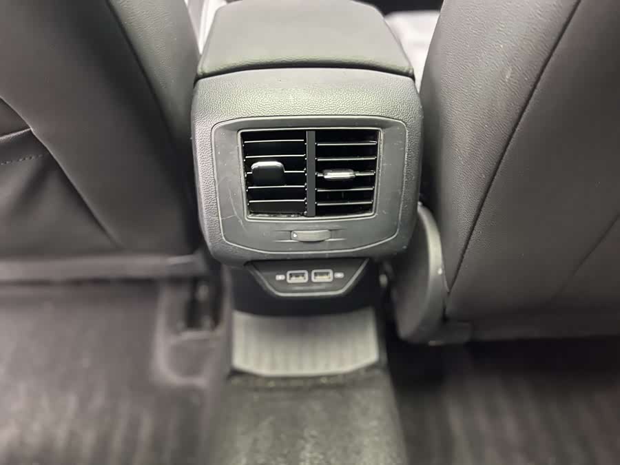 Volkswagen T-Roc 2022 car image #13