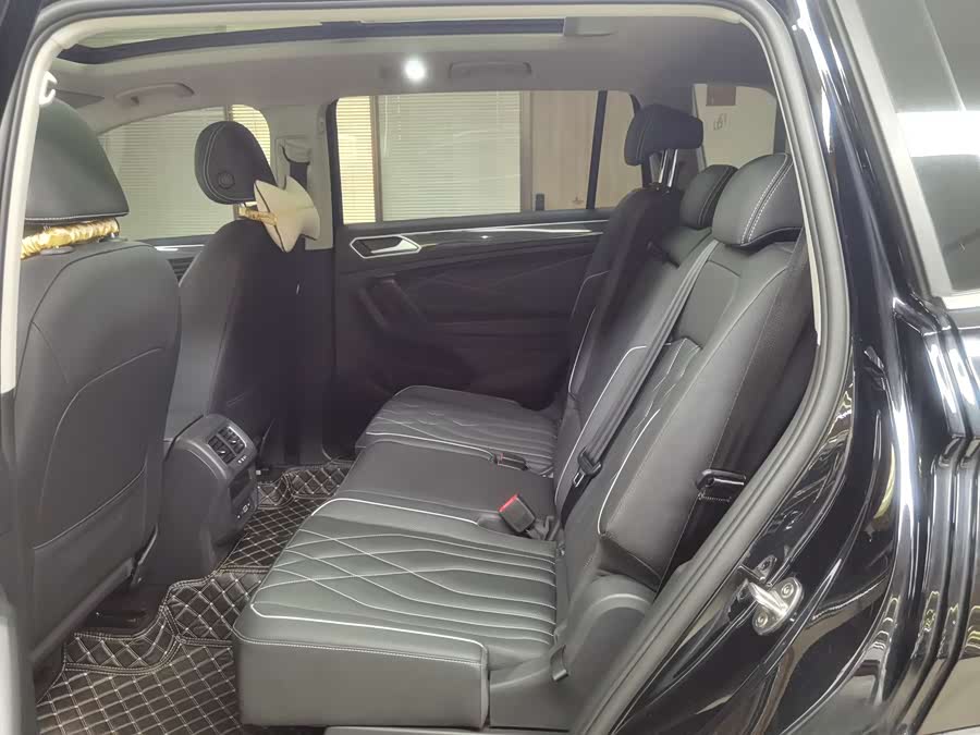 Volkswagen Tiguan L 2023 car image #13