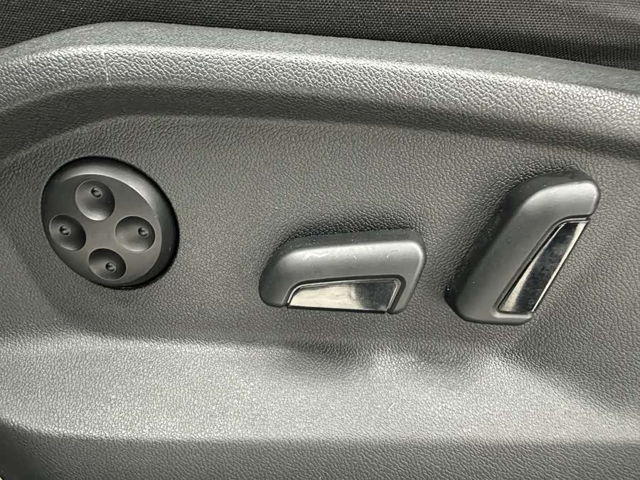 Volkswagen T-Roc 2022 car image #13