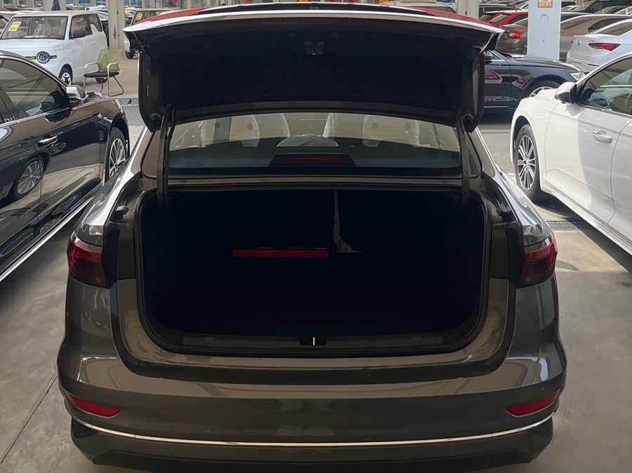 GEELY Emgrand 2026 car image #13