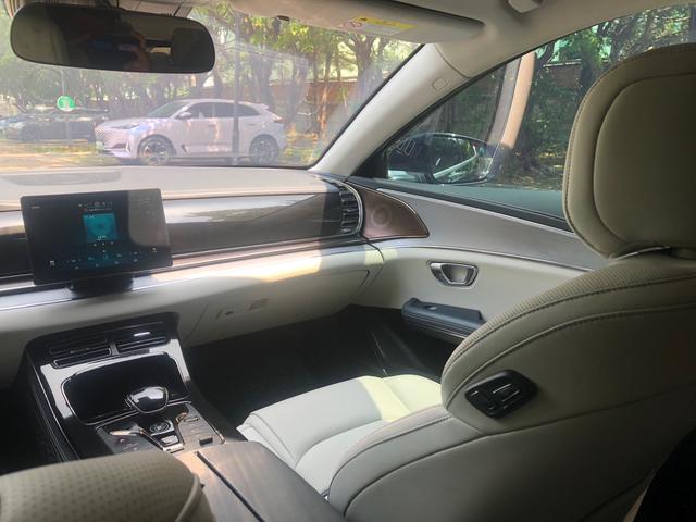 BYD e9 2021 car image #13