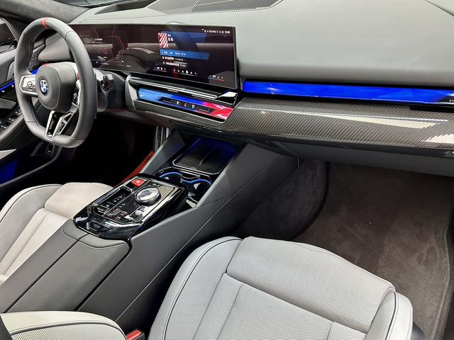 BMW M5 New Energy 2025 immagine di auto #13