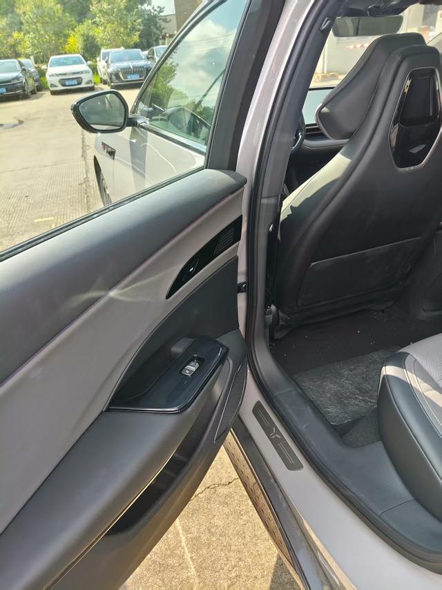 HongQi EH7 2024 #13 HongQi EH7 2024 car image #13