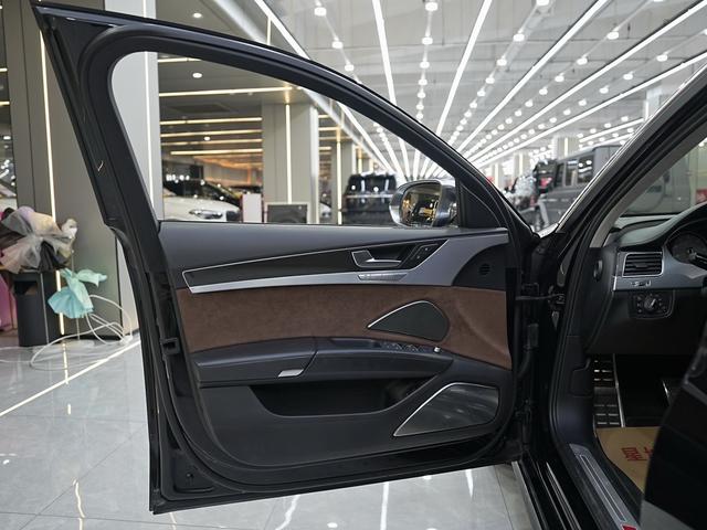 Audi S8 2015 immagine di auto #13