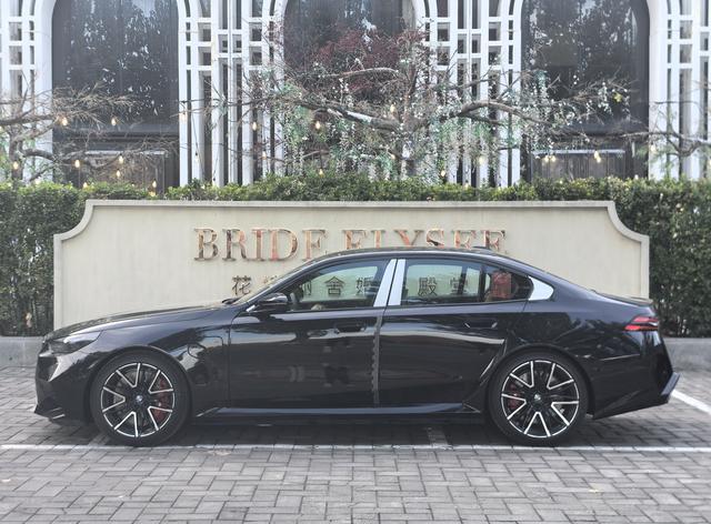 BMW M5 New Energy صورة سيارة #13