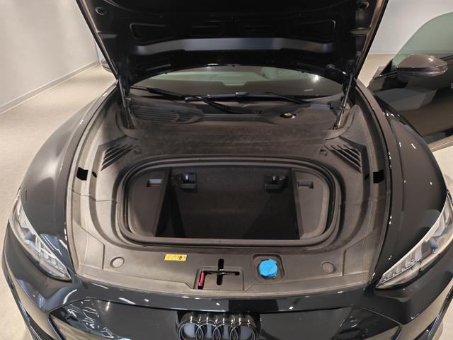 Audi RS e-tron GT 2025 #13 Audi RS e-tron GT 2025 car image #13