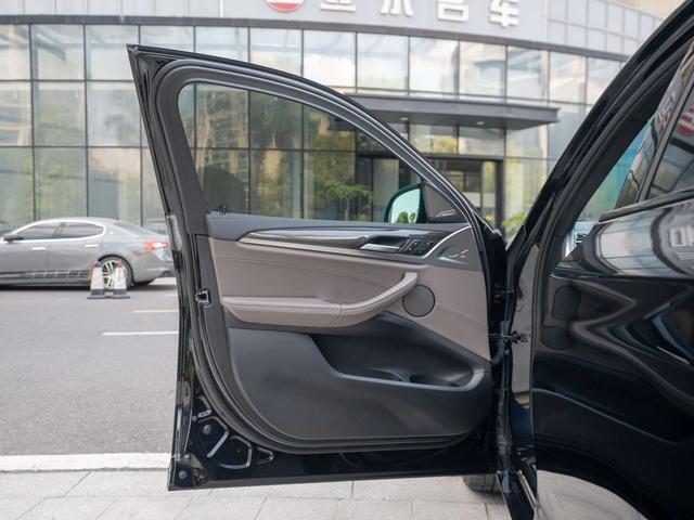 BMW X4 M 2023 car image #13