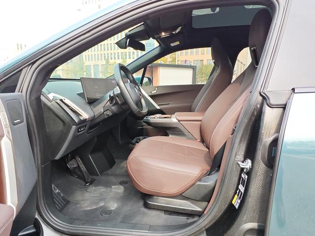 BMW iX 2023 immagine di auto #13