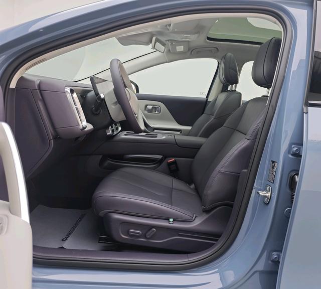 零跑汽车 零跑B01 2025 汽车图片 #13