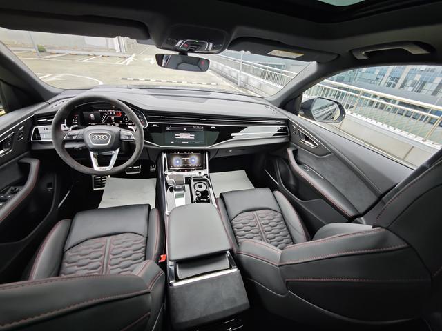 Audi RS Q8 car image #13