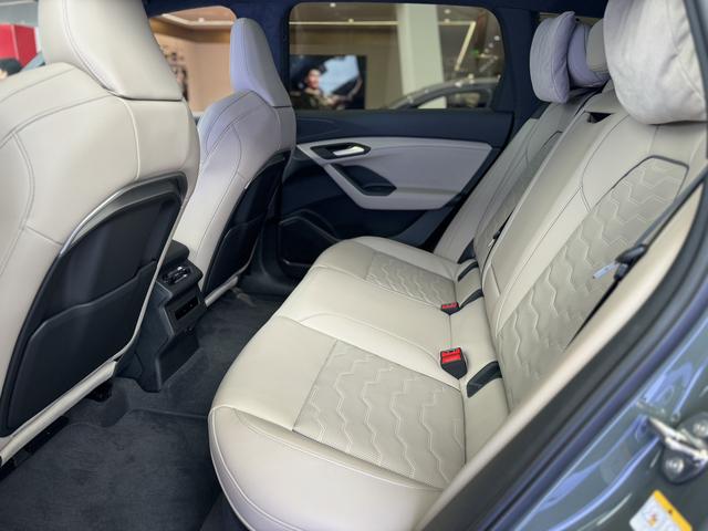 Audi Q6L Sportback e-tron 2025 car image #13