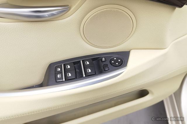 BMW 5 Series GT 2011 immagine di auto #13