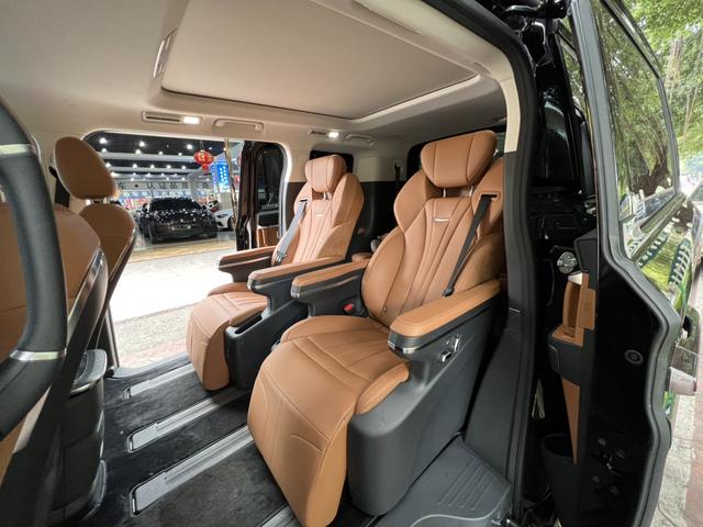 HongQi HQ9 PHEV 2024 #13 HongQi HQ9 PHEV 2024 car image #13