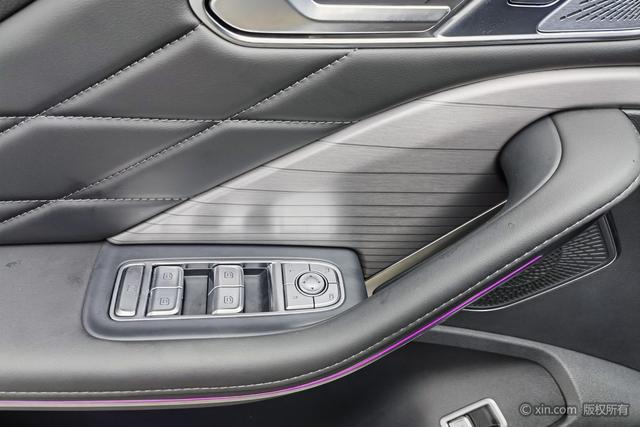 HongQi HS7 PHEV 2025 car image #13