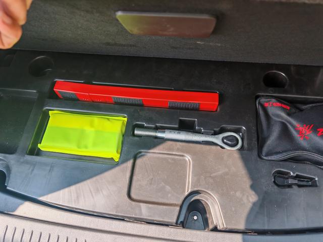 HongQi HS7 PHEV 2024 صورة سيارة #13