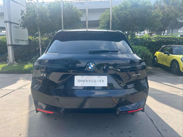 BMW iX 2022 car image #13