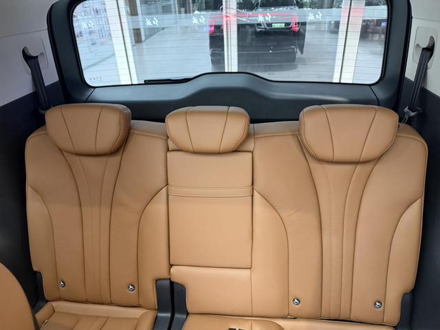 HongQi HQ9 PHEV 2025 #13 HongQi HQ9 PHEV 2025 car image #13