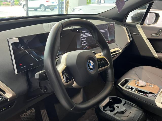 BMW iX 2023 car image #13